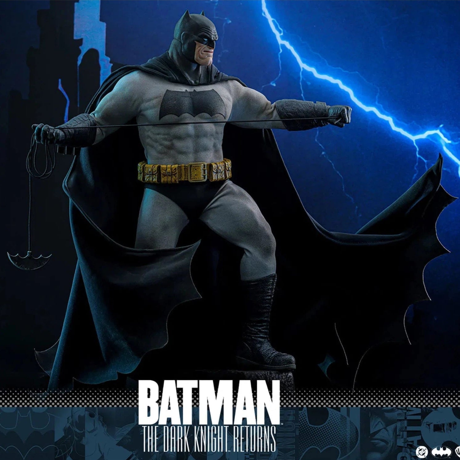 Batman The Dark Knight Returns: Batman: 1/6th Scale Action Figure: Hot Toys Hot Toys