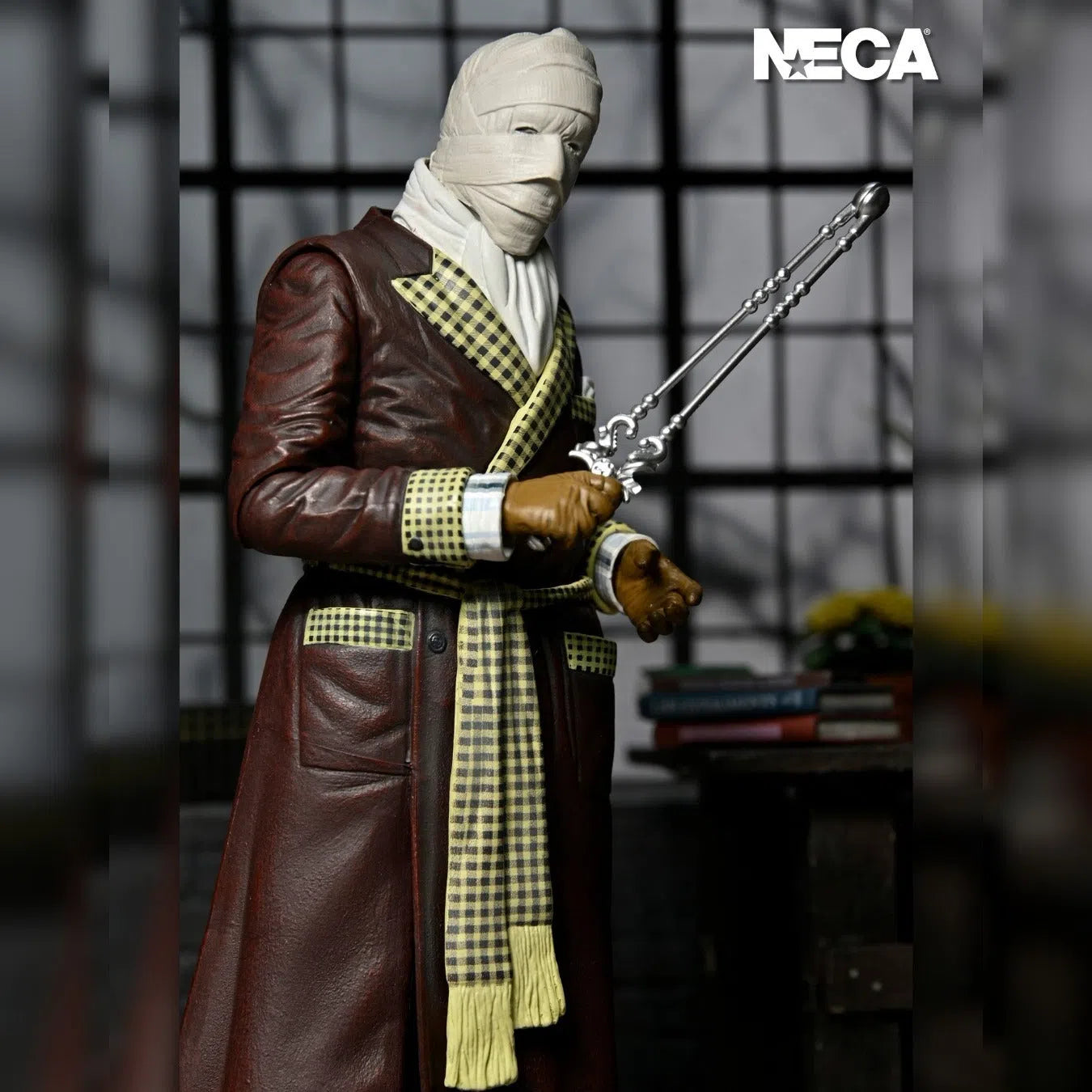 Universal Monsters: Ultimate Invisible Man: "Kemp House": Color Version: Ultimate 7" Action Figure: Neca Neca