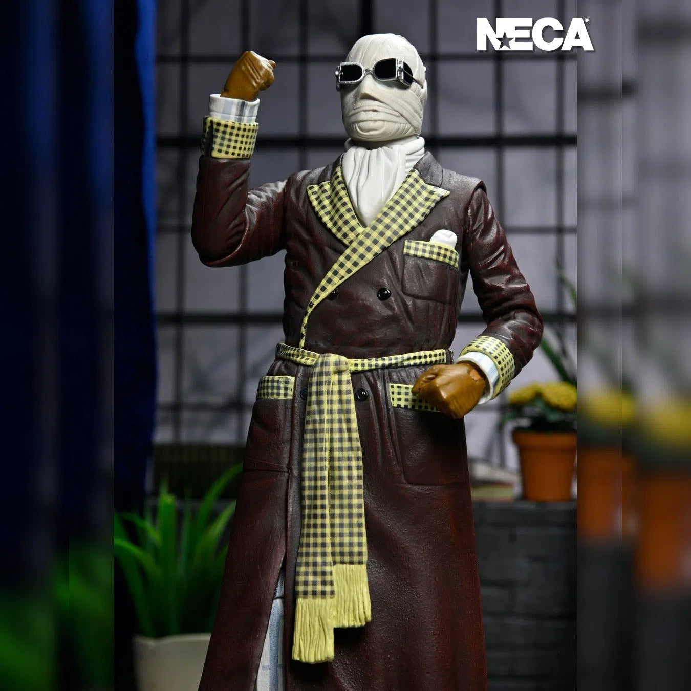 Universal Monsters: Ultimate Invisible Man: "Kemp House": Color Version: Ultimate 7" Action Figure: Neca Neca