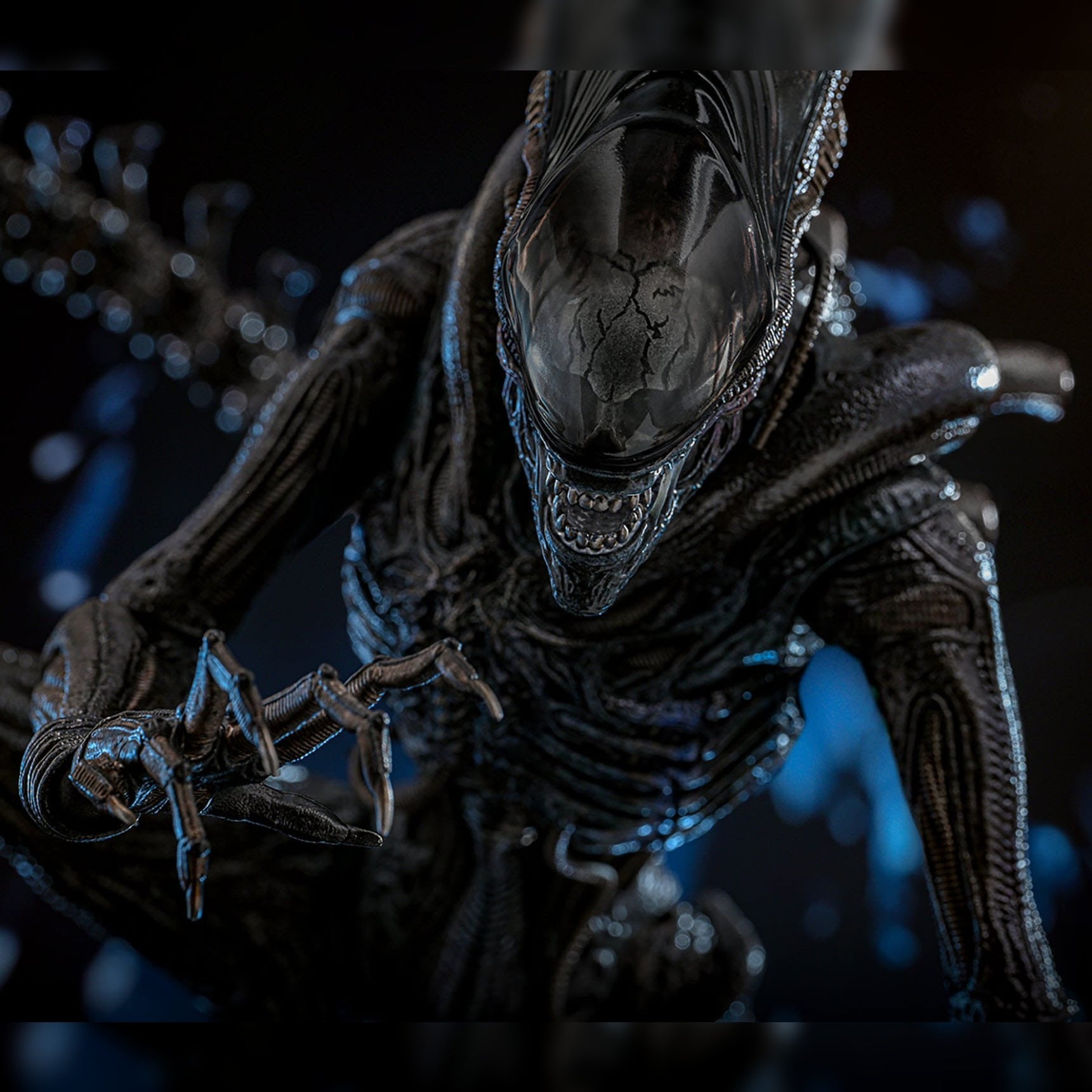 Alien: Romulus: Scorched Xenomorph: 1/6th Scale Action Figure: Hot Toys